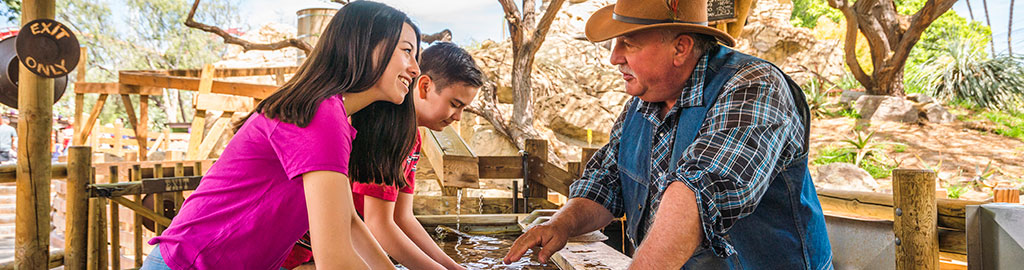 two kids panning for gold at Knott's Berry Farms